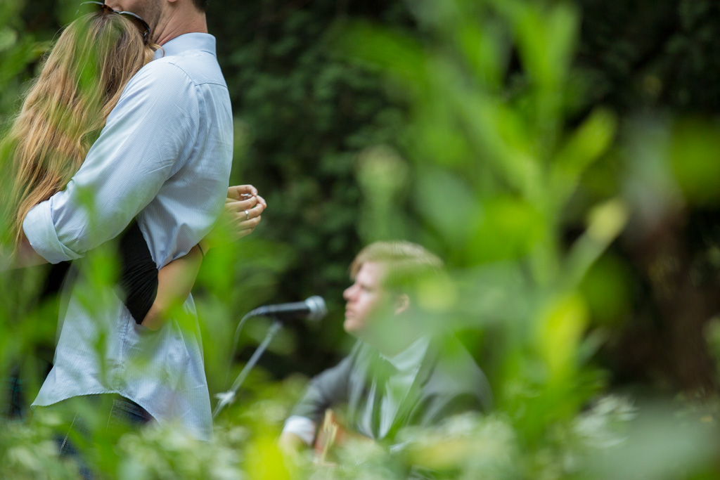 Proposal in Shakespeare Garden at Central Park]– photo[9]