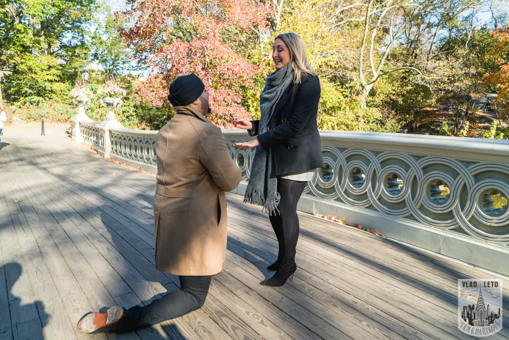 Marriage proposal at Bow bridge Central park. Photographer Vlad Leto