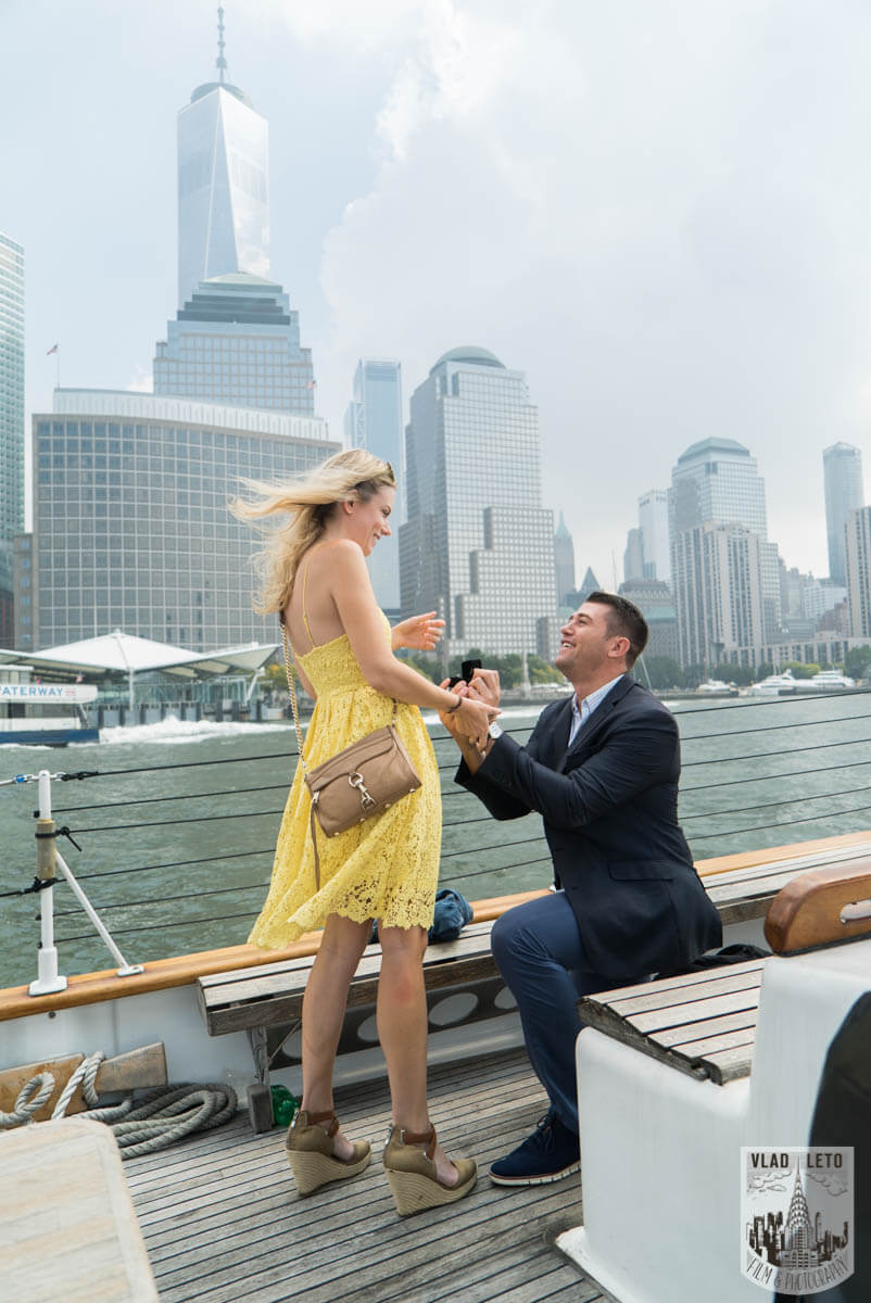 Marriage Proposal on a Private Boat, NYC. Photographer Vlad Leto
