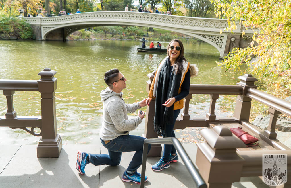 Bow Bridge Marriage Proposal. Photographer Vlad Leto
