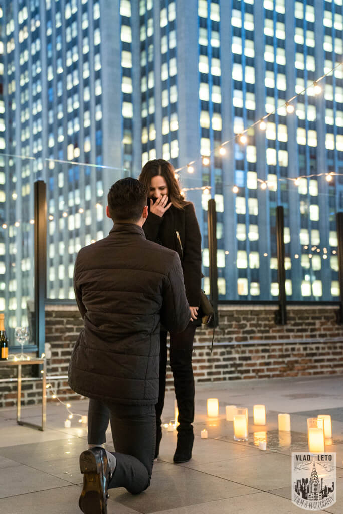 proposal on top of Empire state building