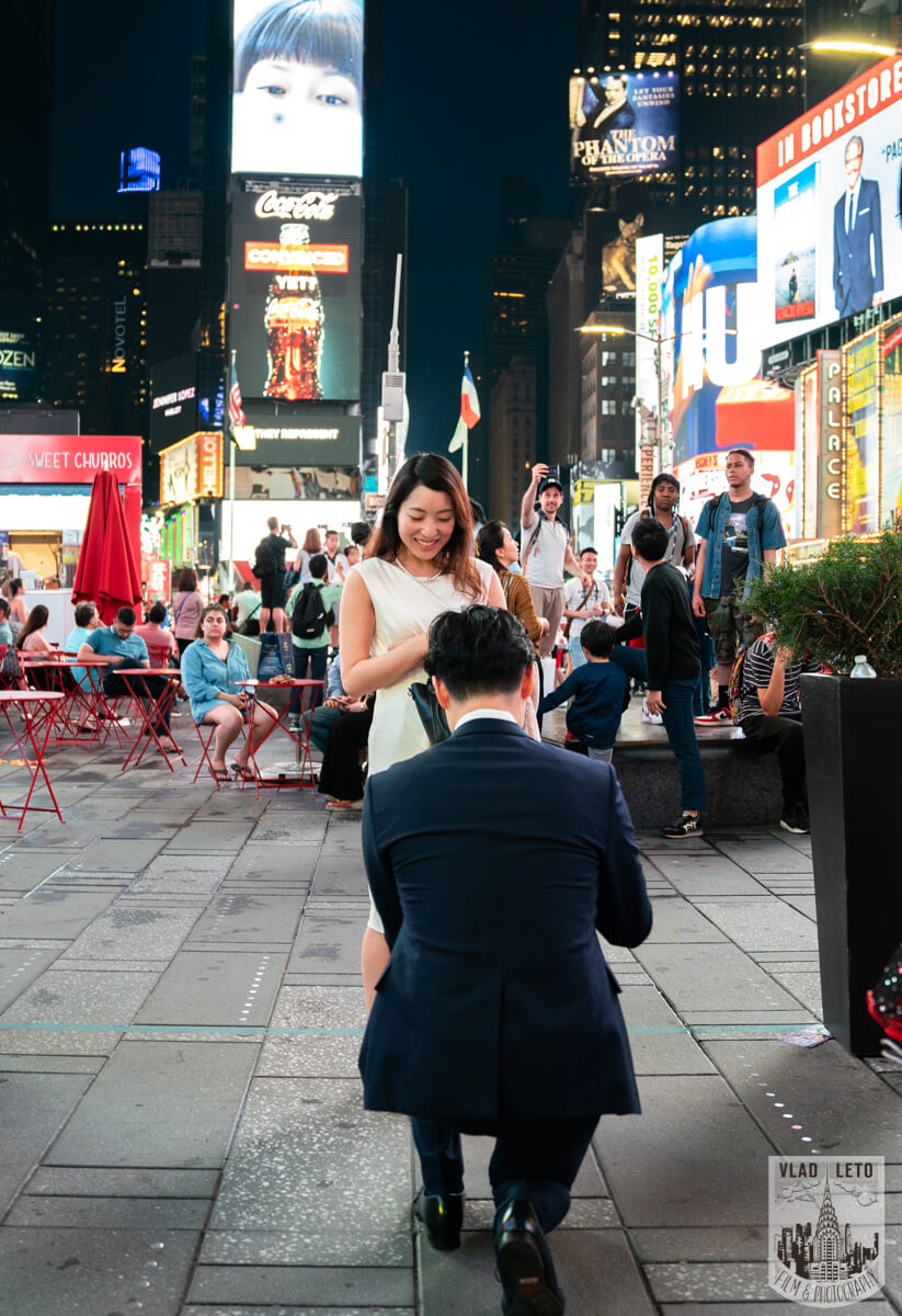 proposal on times square photographer Vlad Leto