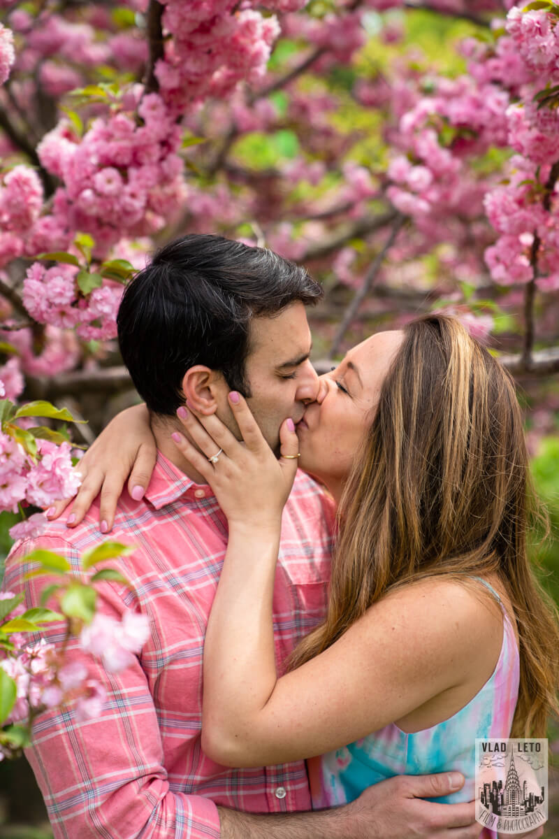 Engagement photographer in New York