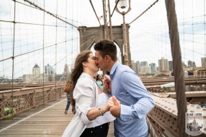 engagement photographer brooklyn bridge
